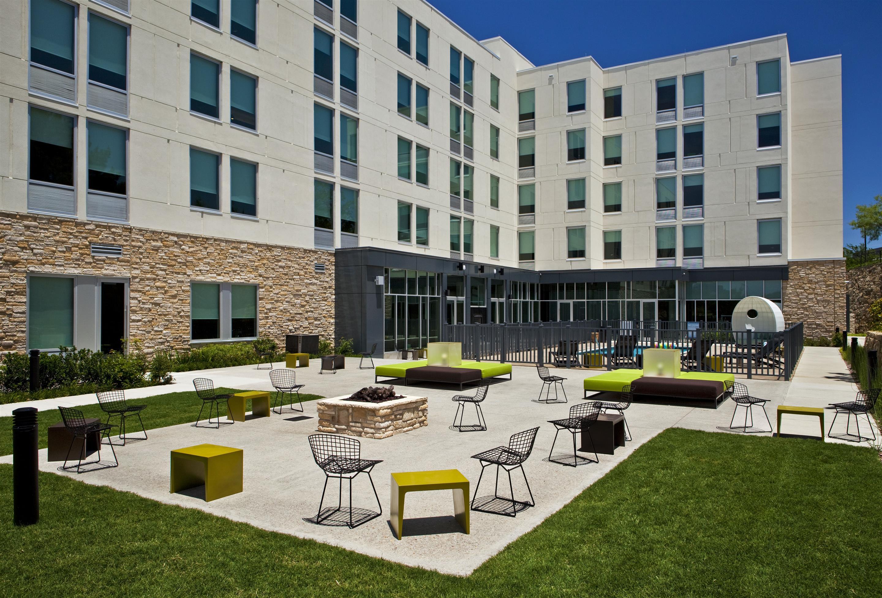 Aloft Hotel Las Colinas Irving Exterior photo